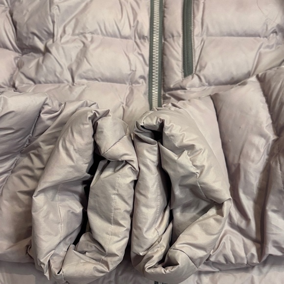 The North Face Women's Light Purple Puffer Jacket - Picture 14 of 17